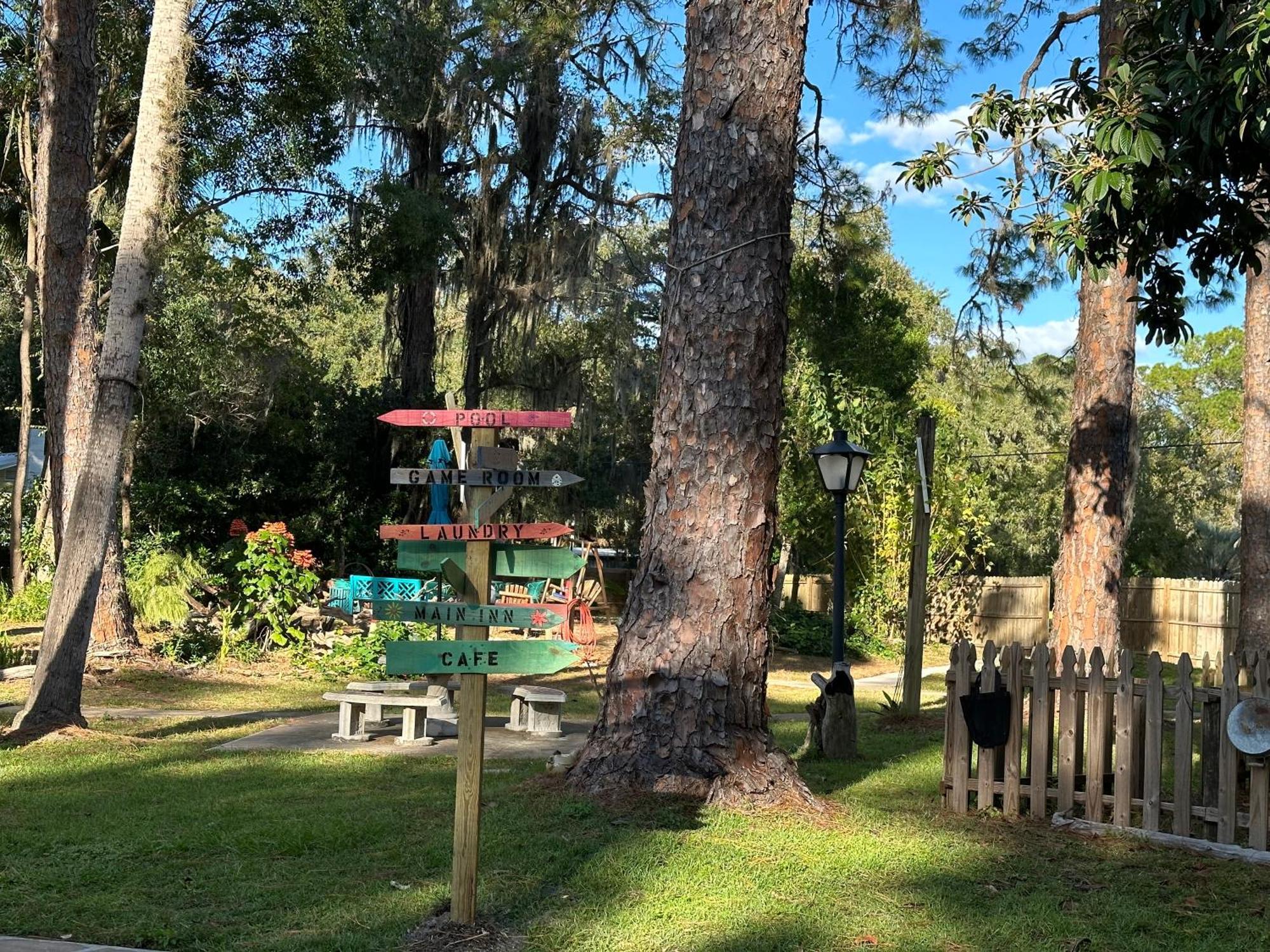 Nature Coast Inn & Cottages Inglis Exterior foto